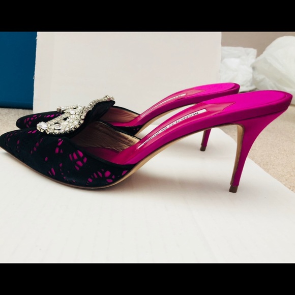 Manolo Blahnik Pink Satin and Lace Borli Crystal - Picture 5 of 8